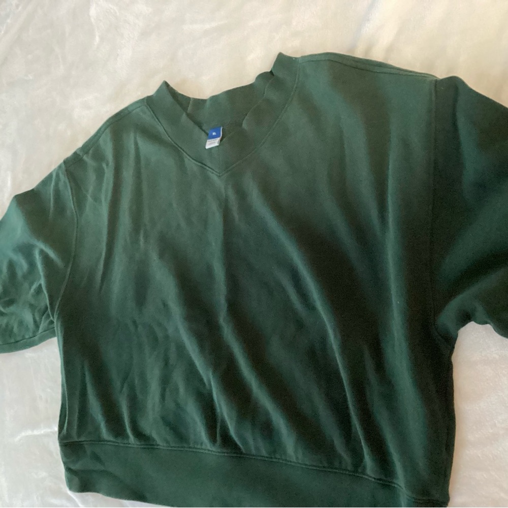 Old Navy Forest Green V-Neck cropped sweatshirt.